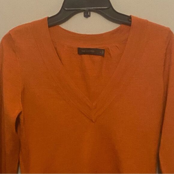 The Limited Merino Wool Blend Lightweight V-Neck Sweater Pumpkin Size Large - Picture 2 of 5